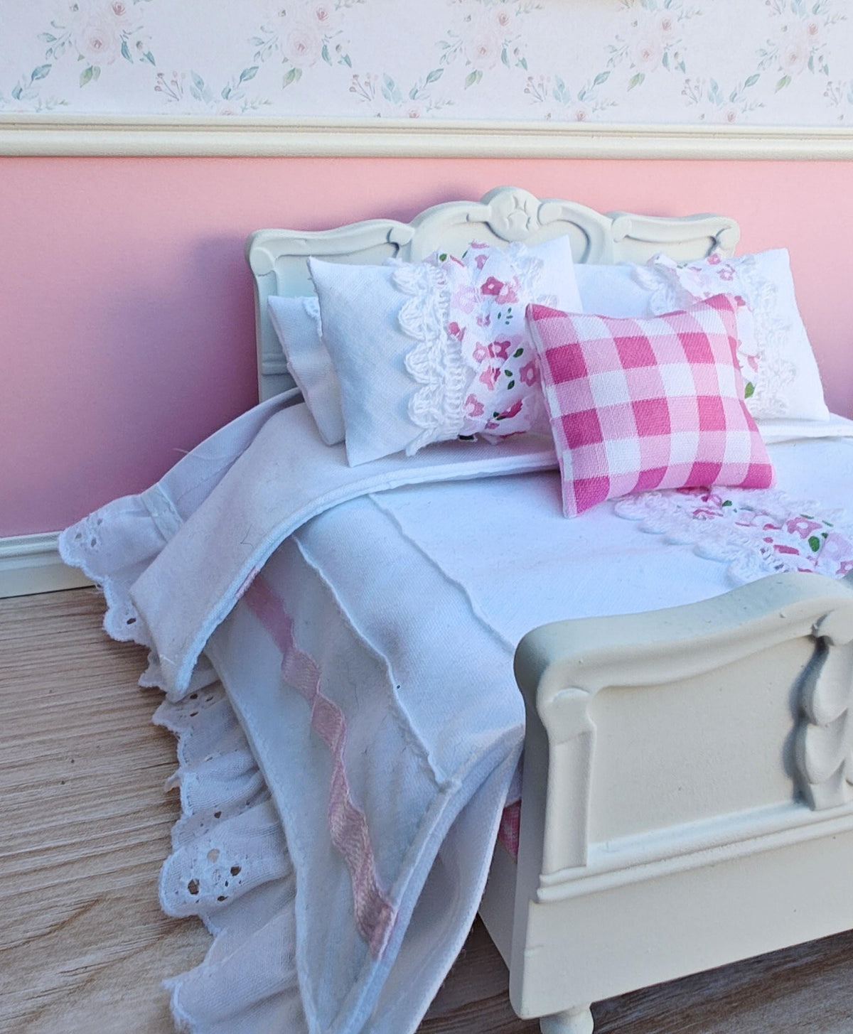 Miniature Dollhouse White Ruffle Bed Skirt 1/12 Scale