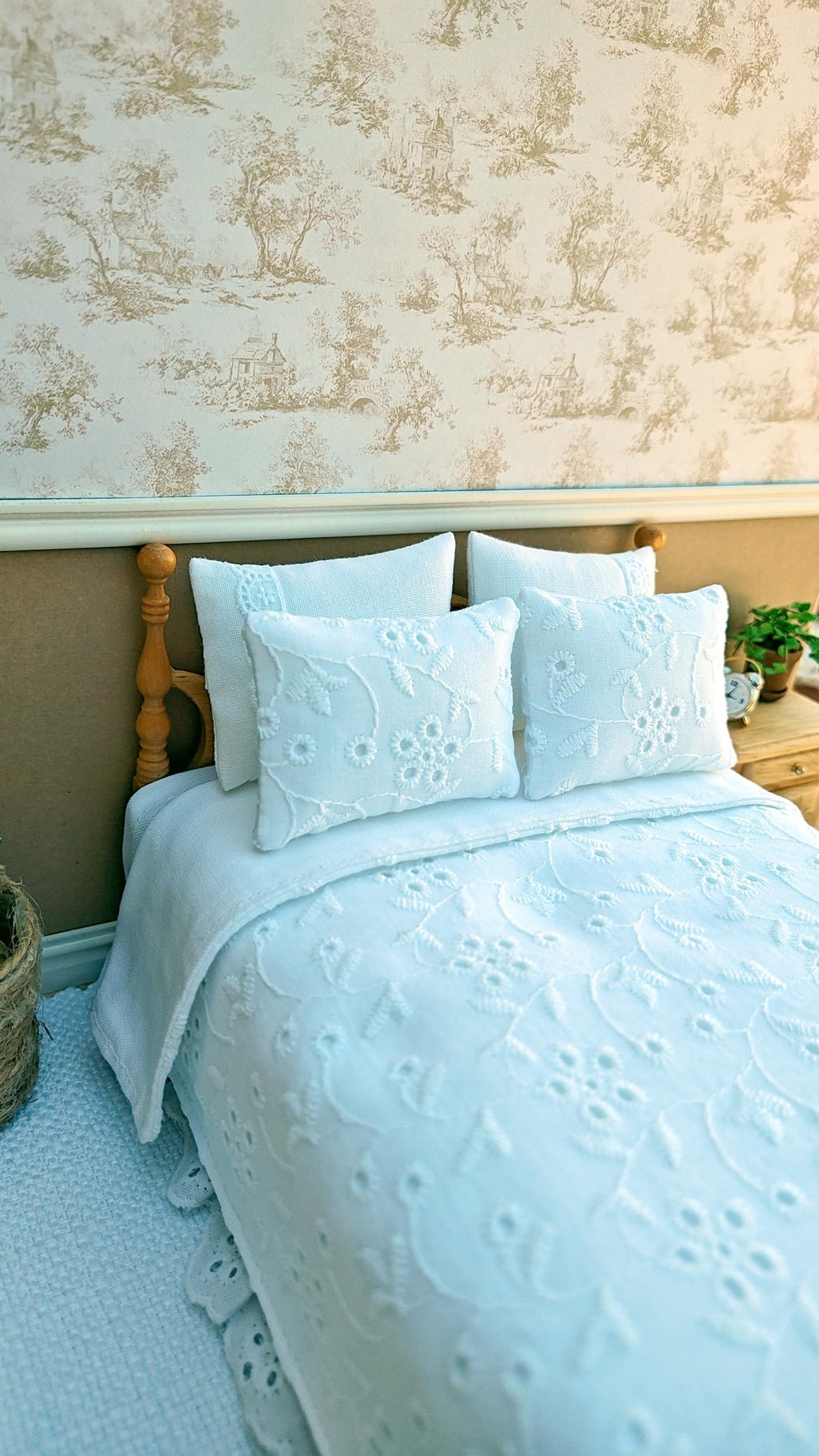 Miniature Dollhouse Luxurious White Embroidered Floral Bedding and Decorative Pillows Set NEW!