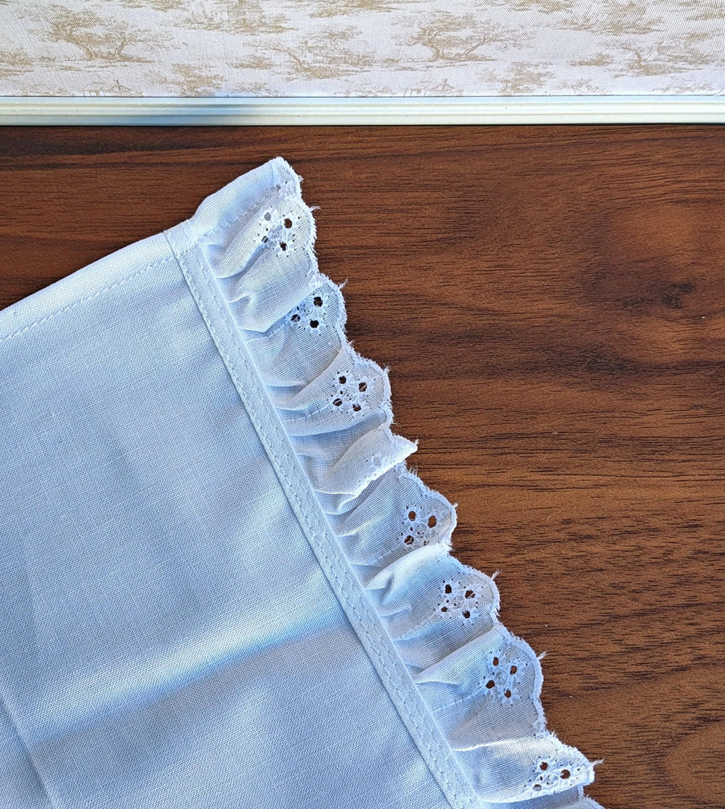 Miniature Dollhouse White Ruffle Bed Skirt 1/12 Scale