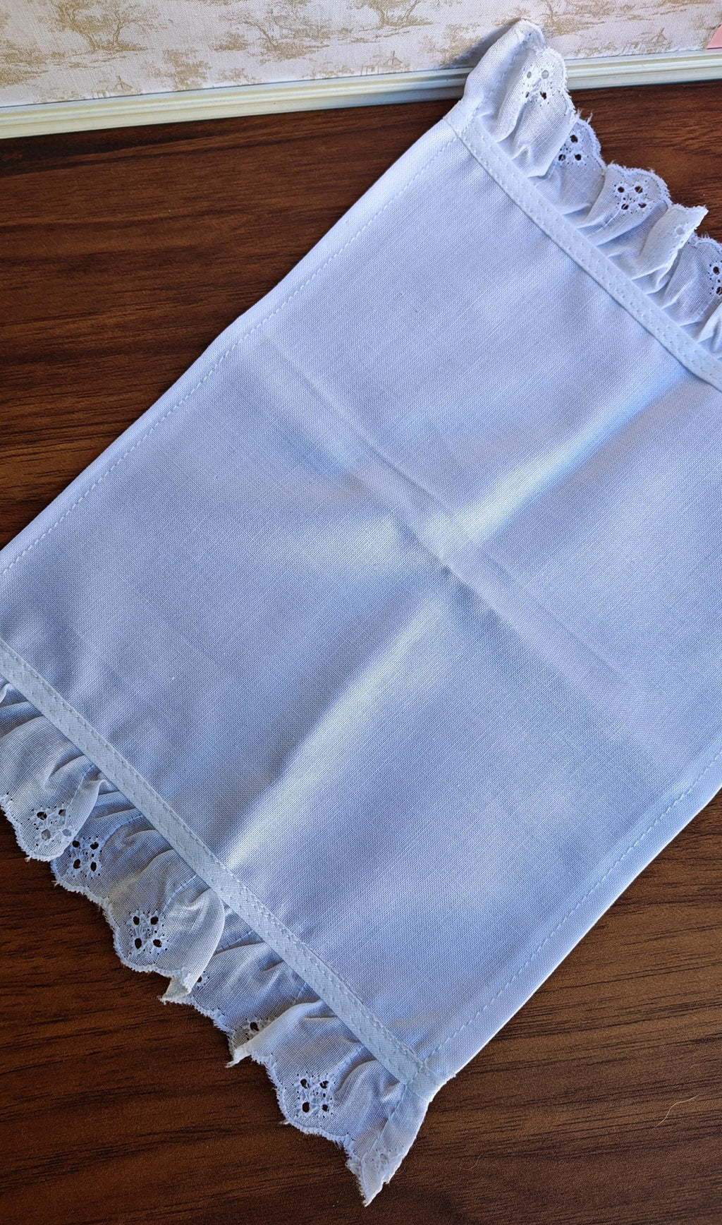 Miniature Dollhouse White Ruffle Bed Skirt 1/12 Scale